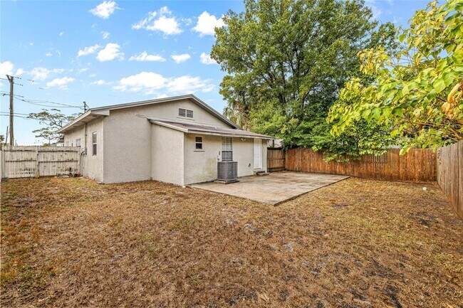 Building Photo - 2501 W Gray St