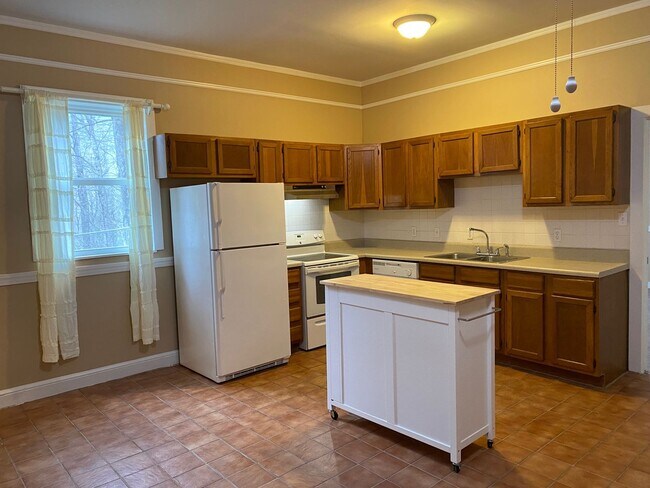 Building Photo - Black Mountain - Home Apartment, North Fork Rd, Utilities included