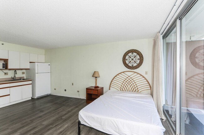 Building Photo - Marine Surf - Studio 1b 1parking! in Waikiki
