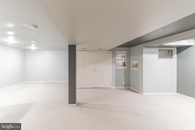 Building Photo - 48 Stonehurst Ct