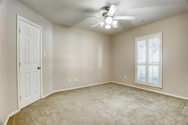 Building Photo - 934 E Heights Hollow Ln