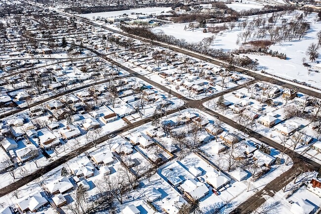 Building Photo - 17555 Howe Ave