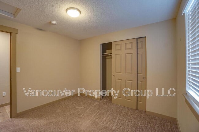 Building Photo - 1906 NE 151st Cir