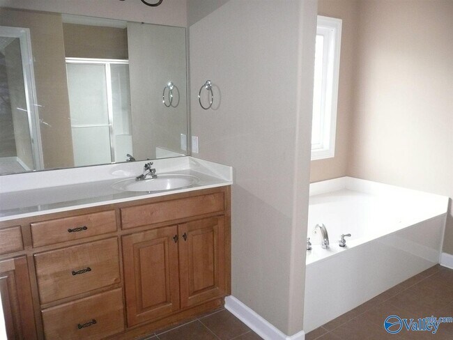 Building Photo - 161 Autumn Branch Dr