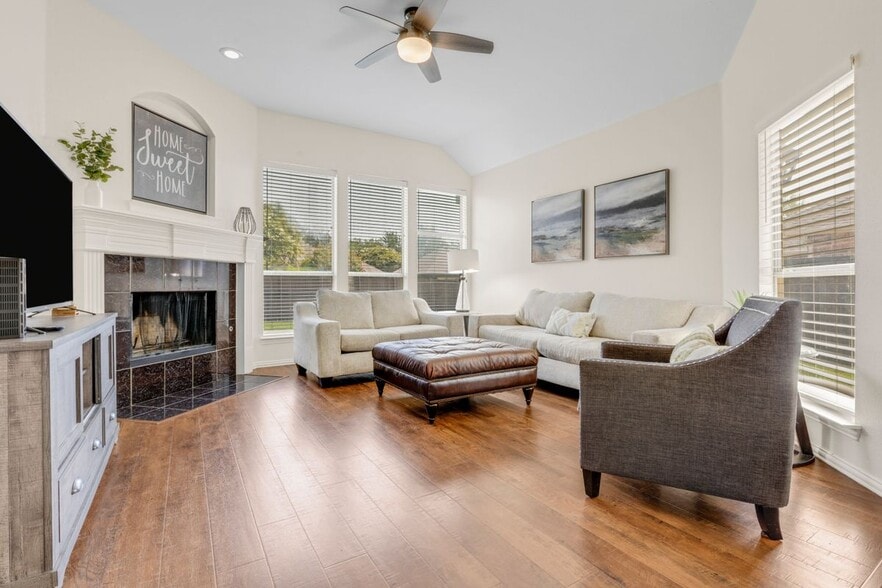Building Photo - 1438 Royal Oaks Dr