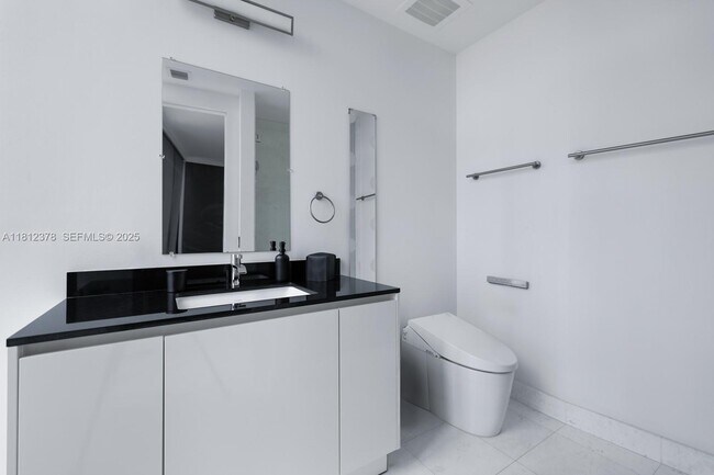 Building Photo - 18555 Collins Ave