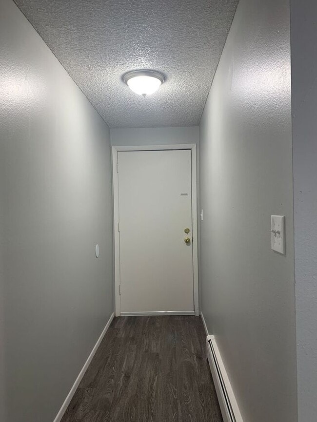 Building Photo - Updated 2 bedroom ranch in north Loveland!...
