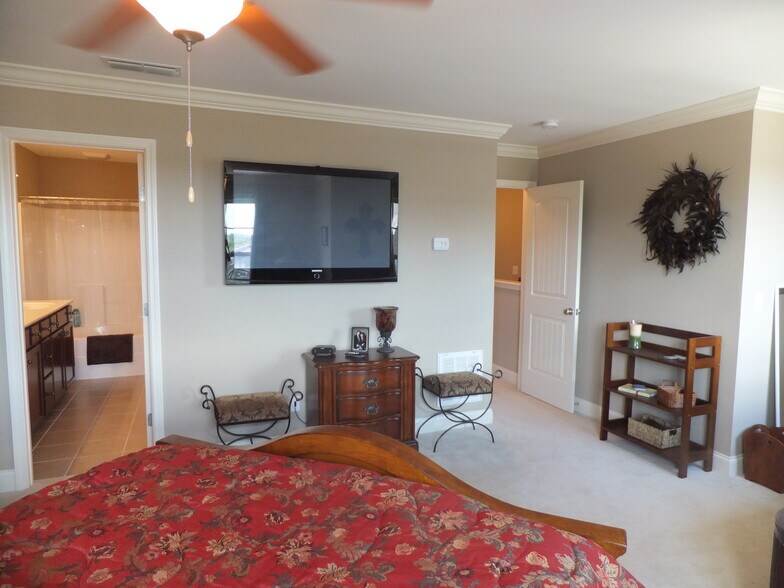 Building Photo - 419 Waterbrook Dr