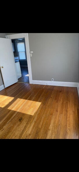 Building Photo - 42 Baldwin St