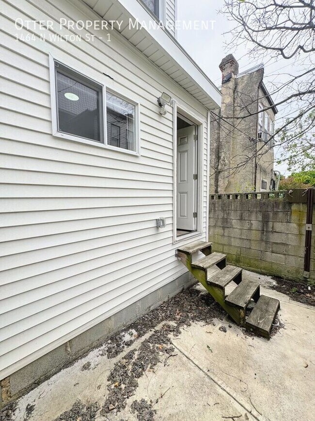 Building Photo - 1464 N Wilton St