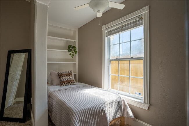 Building Photo - 802 Enid St