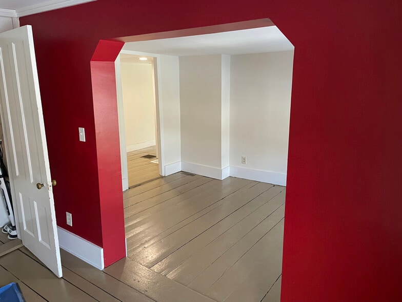 Building Photo - 300 NH-25