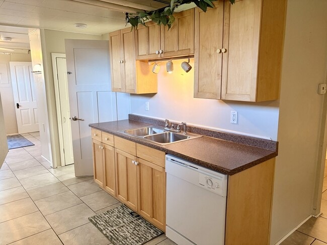 Building Photo - 2732 Eldridge Ave