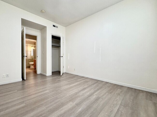 Building Photo - Lakeview Orem Living – 3 Bed Near UVU