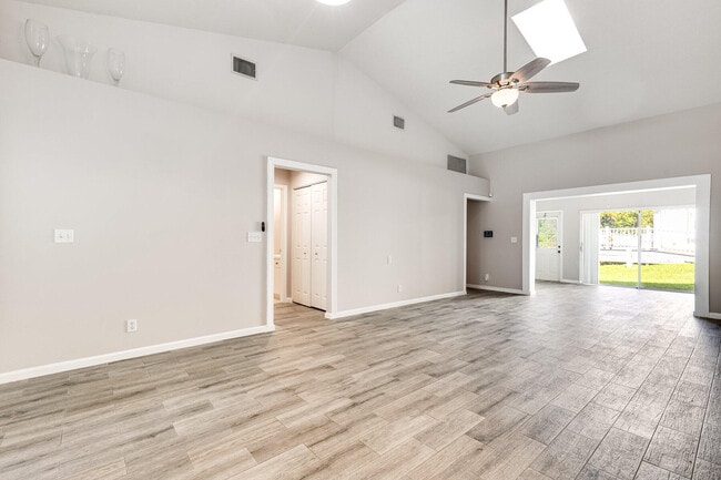 Building Photo - 11036 SE Sea Pines Cir