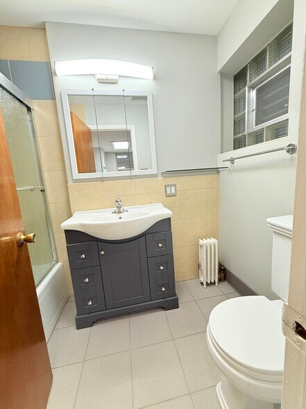 Building Photo - 1123 W Webster Ave