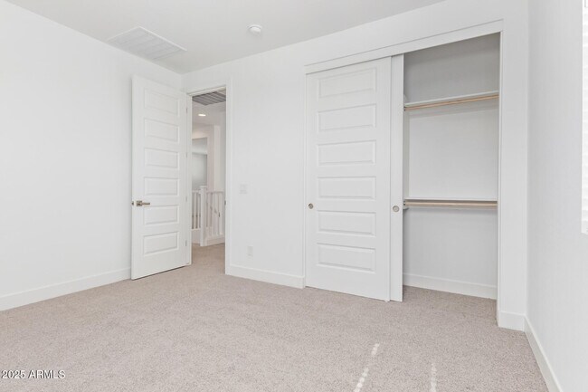 Building Photo - 21424 E Sparrow Dr