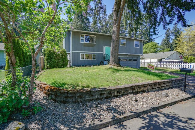 Building Photo - THREE BEDROOM NEAR LENA PARK