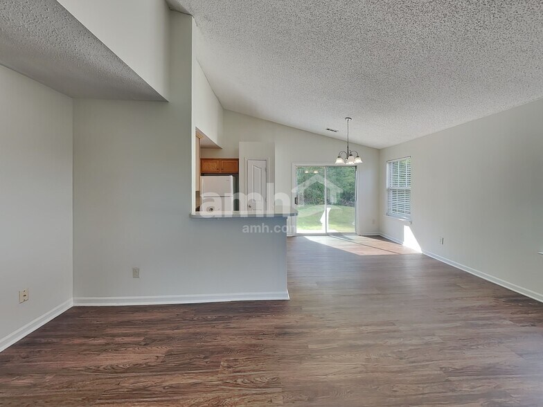 Building Photo - 15115 De Havilland Dr