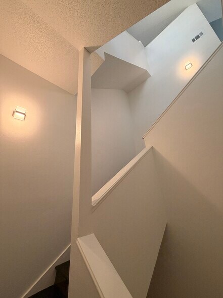 Building Photo - 6028 Westgate Dr