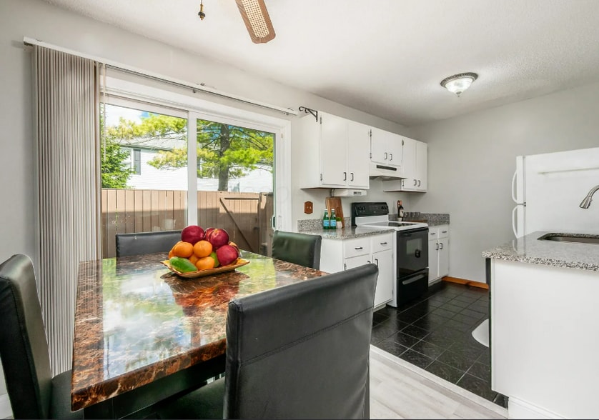 Building Photo - 4862 Stoneybrook Blvd