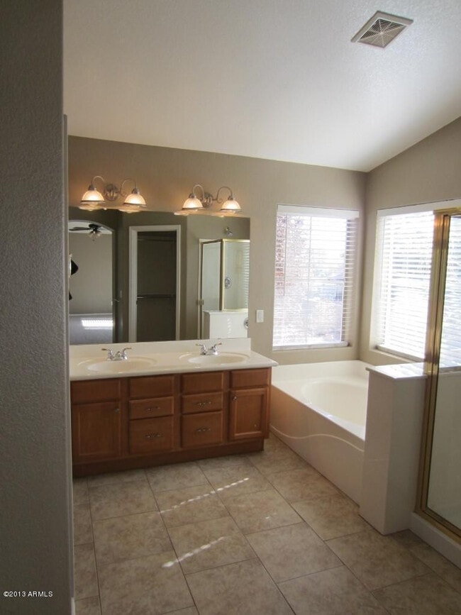 Building Photo - 3365 E Linda Ct