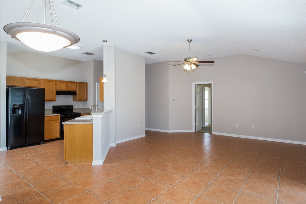 Building Photo - 8073 Leafcrest Dr