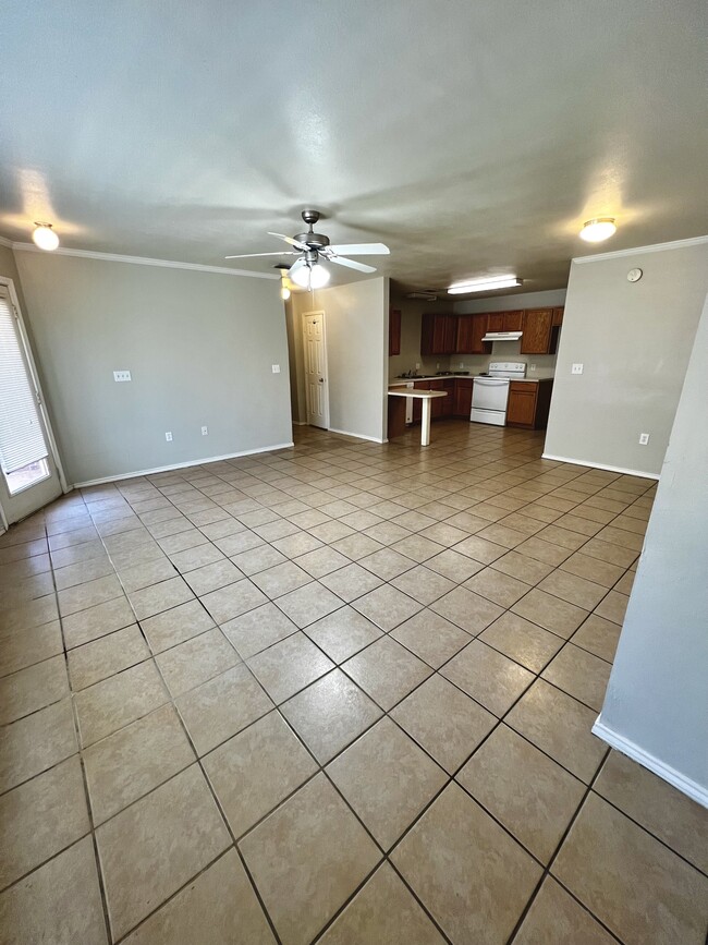 Building Photo - 510 N Brentwood Ave