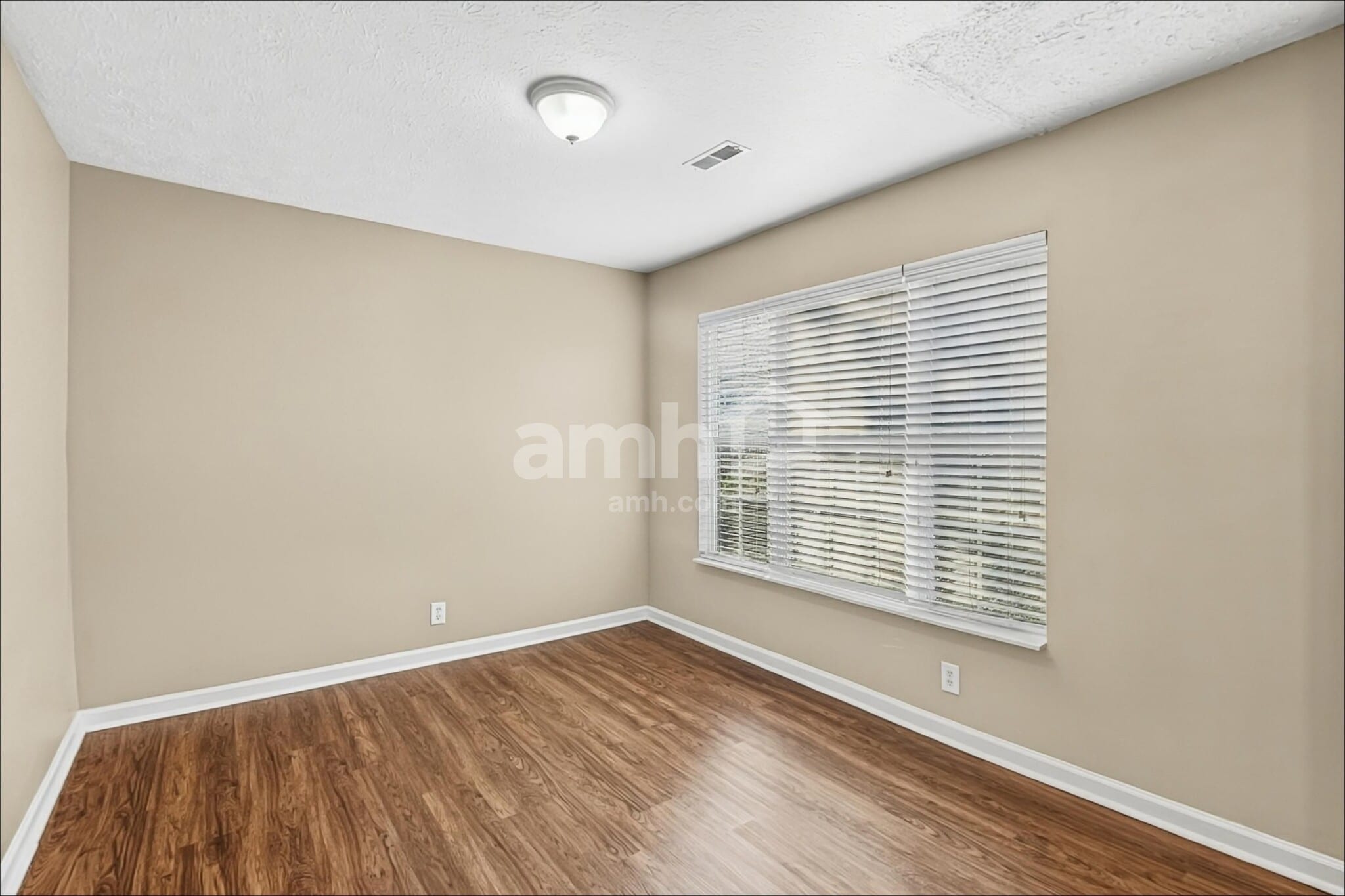 Building Photo - 4060 Longfellow Dr