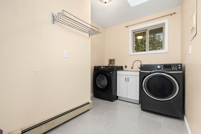 Building Photo - 16725 10th Ave NE