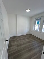 Building Photo - 921 W 3rd St