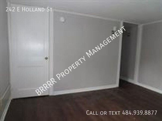 Building Photo - 242 E Holland St