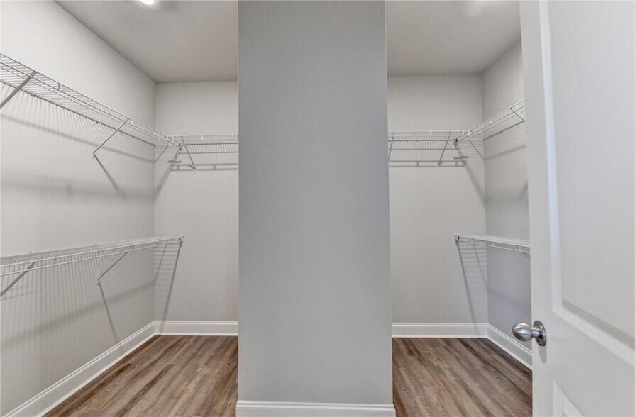 Building Photo - 840 Champagne Ln