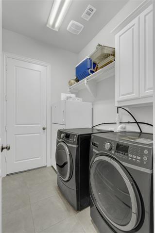 Building Photo - 5811 Lightfoot Ln