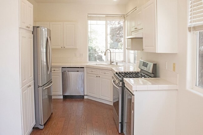 Building Photo - 3 bedroom 2.5 bathroom two-story rental in...