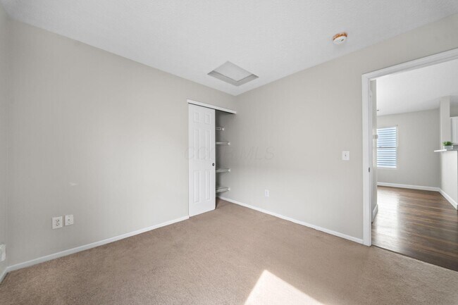 Building Photo - 157 Feathertip Ln