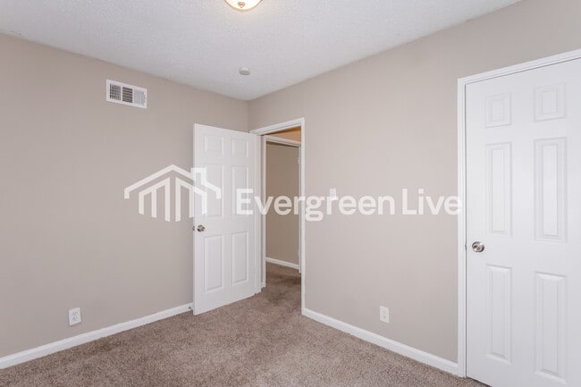 Building Photo - 1456 Rolling Hills Dr