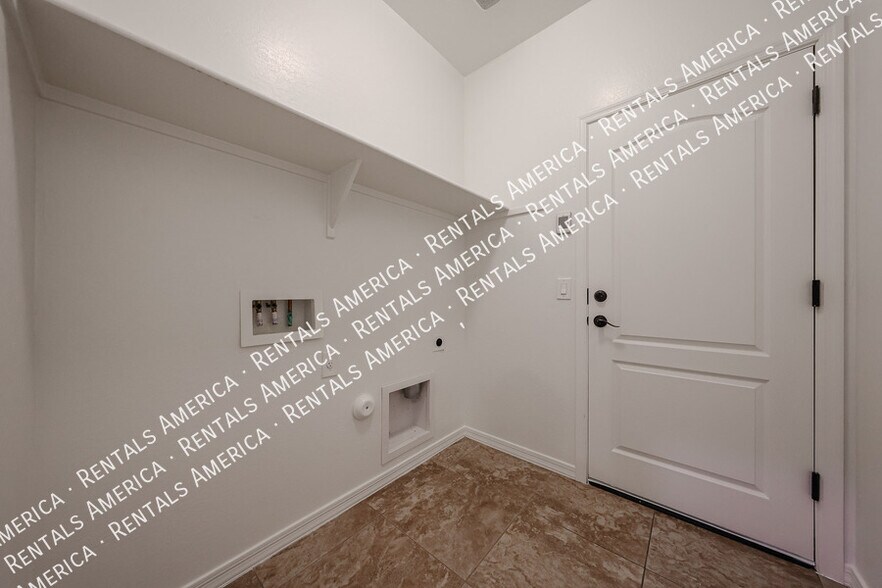 Building Photo - 41192 W Rio Bravo Dr