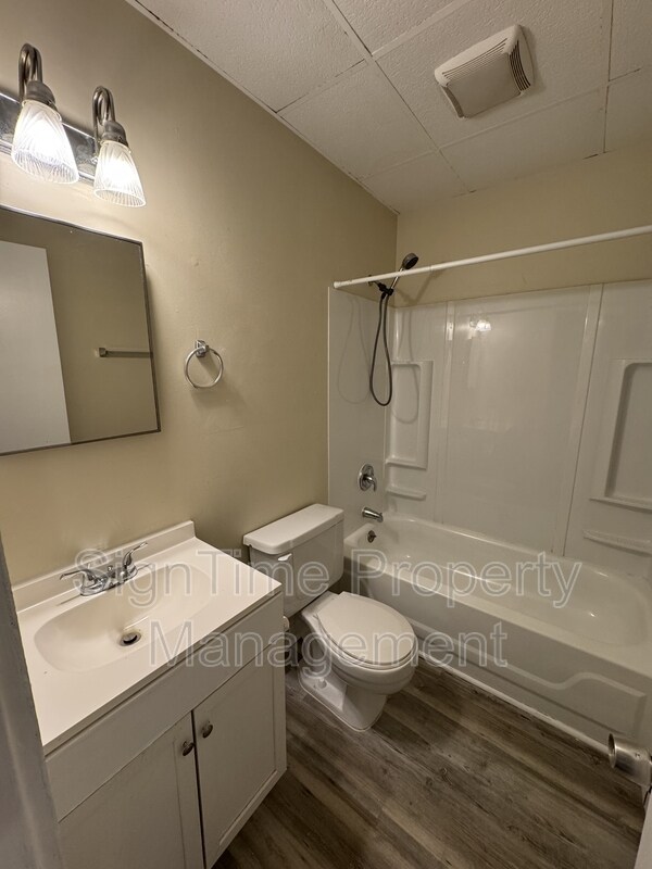 Building Photo - 40 E Washington St