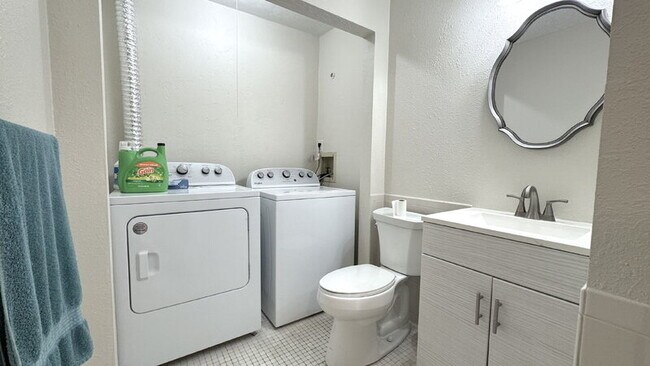 Building Photo - 910 Big Tree Rd