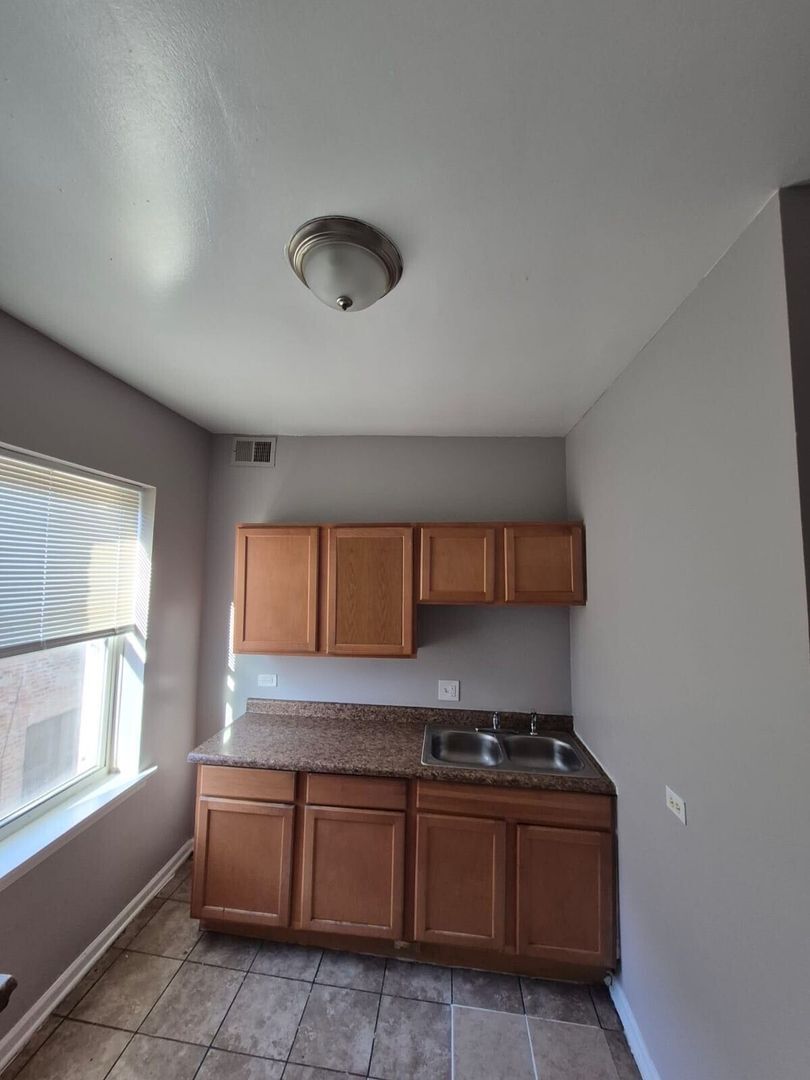 Building Photo - 5038 W Washington Blvd