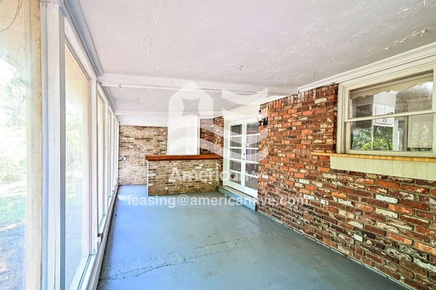 Building Photo - 57 Newport Dr