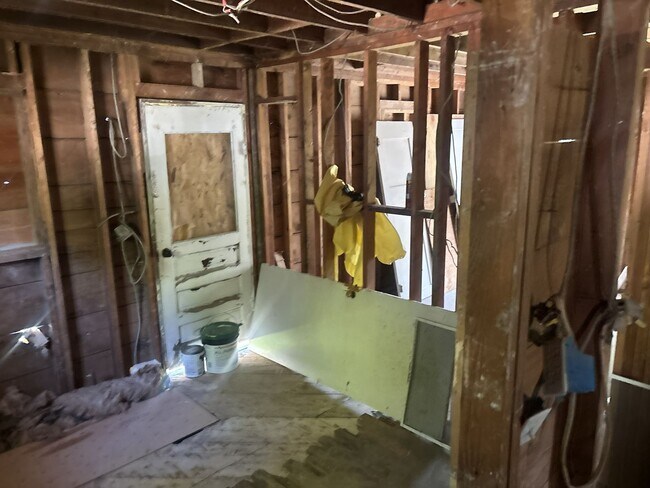 Building Photo - 214 Spruce St