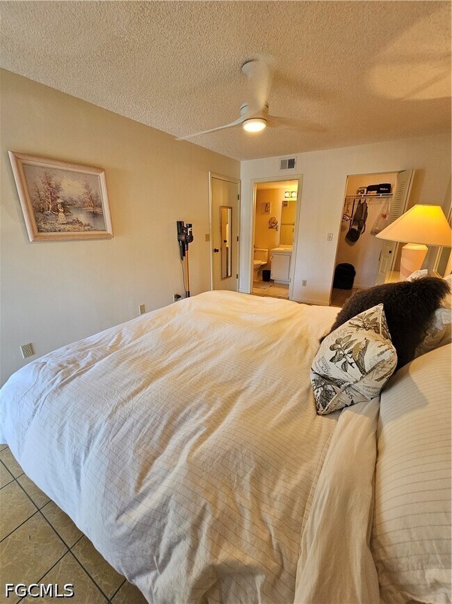 Building Photo - 14831 Summerlin Woods Dr