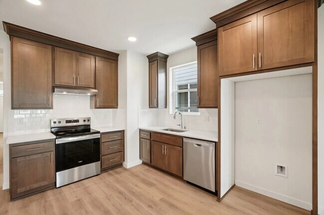 Building Photo - 1915 NW 18th Ave