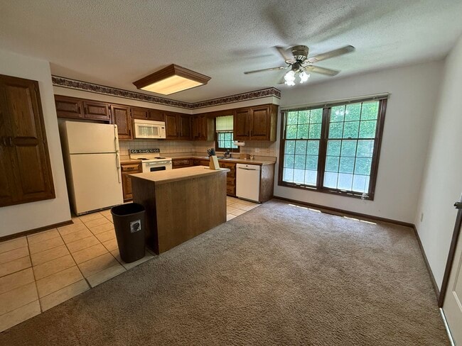 Building Photo - 1307 W Lexington Cir