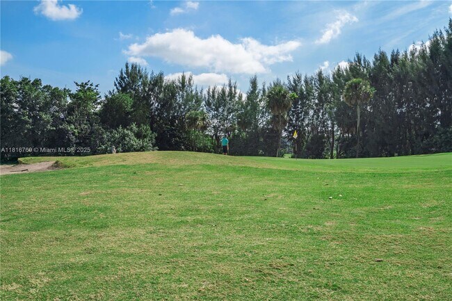 Building Photo - 3150 N Palm Aire Dr