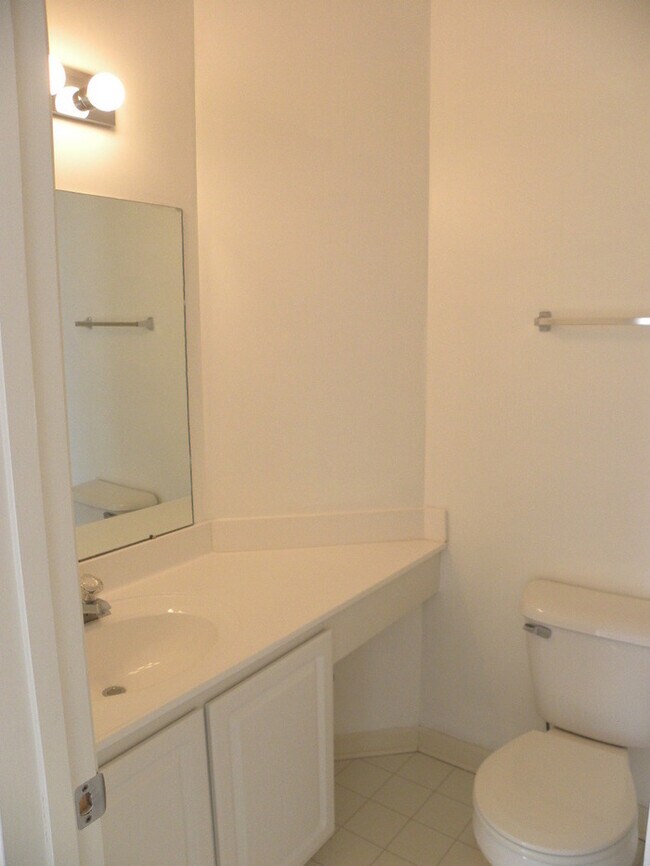 Building Photo - Central Wilmington! Live across from The Point at Barclay! Lovely one level patio home in popular...