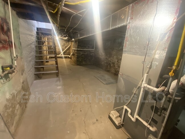 Building Photo - 1 Hoffman Terrace - 5