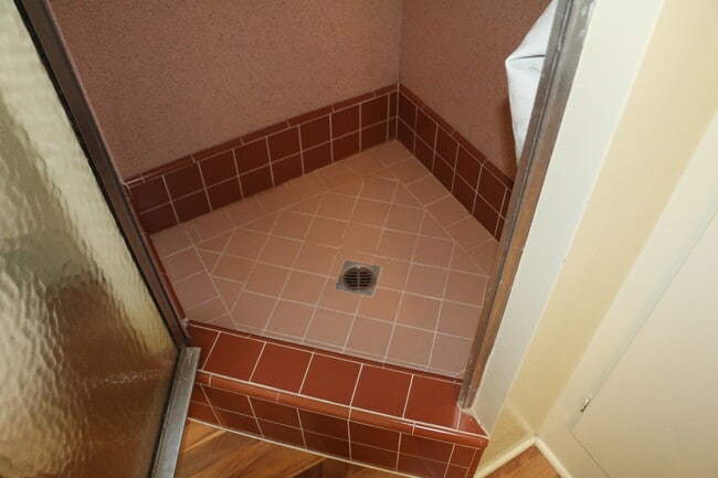 Building Photo - 2000 sq feet 5 bed 3 bath home close to Poly!!